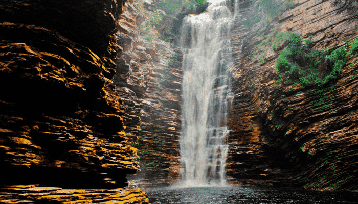 A Cachoeira do Buracão é uma das tantas belezas naturais que você encontra na Chapada Diamantina, na Bahia