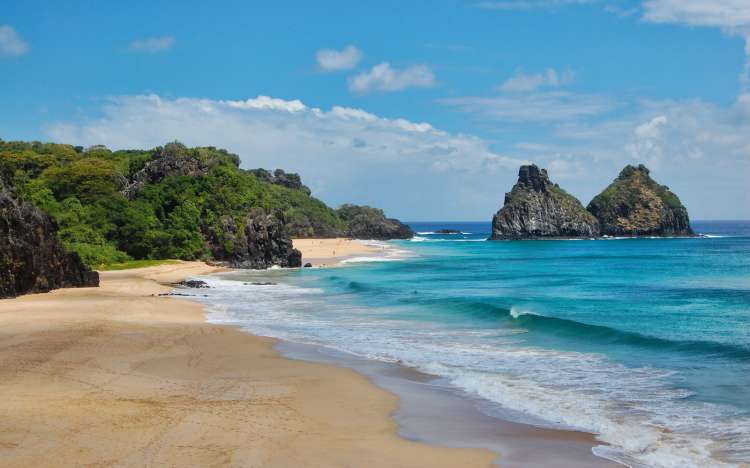 Saiba mais sobre a  Praia Baía do Sancho localizada na ilha de Fernando de Noronha, Pernambuco, foi eleita a praia mais bonita do Brasil e do mundo.