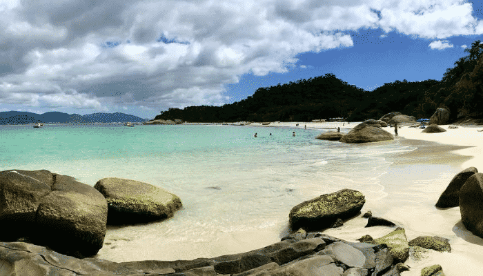 As praias de Florianópolis estão entre as mais cobiçadas do litoral catarinense, conheça  algumas que ficam na Ilha da Magia.