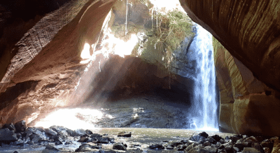 Cachoeira e Gruta Das Andorinhas em Rolante, um dos lugares para conhecer no RS.