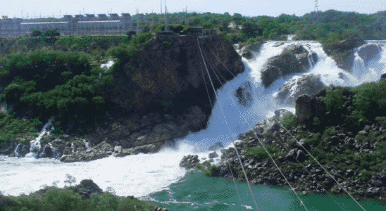 Conheça a Cachoeira de Paulo Afonso com 80m de altura.