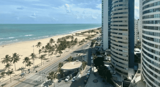 Viata da orla e da Praia do Pina, uma das melhores praias urbanas de Recife.
