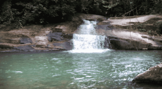 Cachoeira no Parque Serra do Mendanha, uma das cachoeiras no Rio de Janeiro.