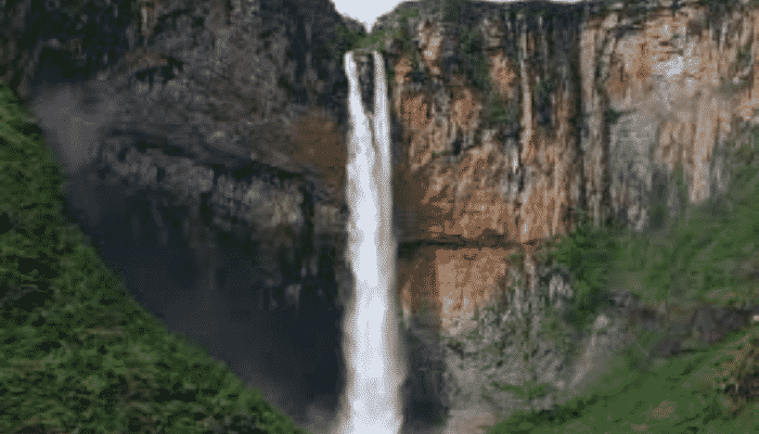Quer curtir belas paisagens, cachoeiras, piscinas naturais e gastronomia? Então não deixe de conhecer a Serra da Canastra.