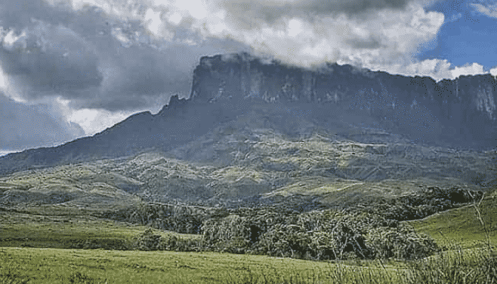 Veja os 10 lugares de picos e montanhas onde dá para se aventurar, fazer trilhas e viver ótimas experiências em várias partes do Brasil.