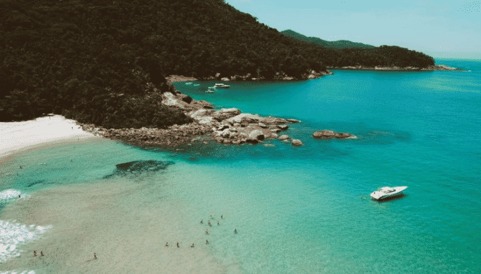 Quer conhecer 6 praias lindas que ficam na região da Costa Verde do Rio de Janeiro? Confira as dicas sobre os lugares.