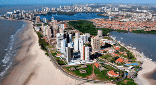 Vista da parte mais moderna junto com o litoral de São Luís.