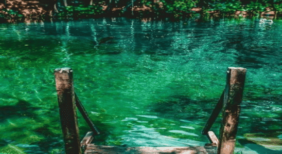 Lago Azul, uma atração de grande belezas naturais da cidade de Vila Propício.