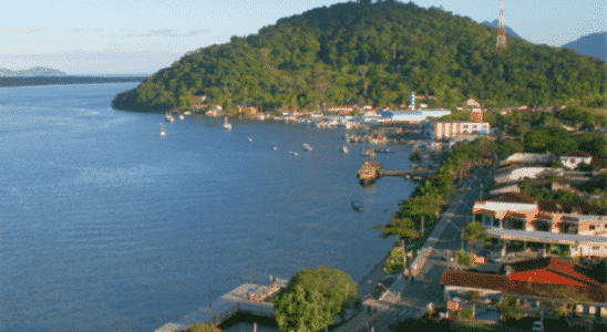 Porto de Cananéia, a cidade que fica no litoral sul de São Paulo, onde partem os barcos até as ilhas.