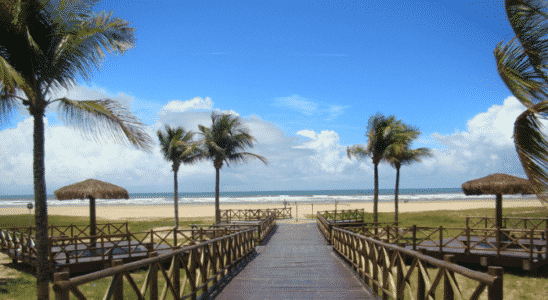 Se estiver em Aracaju, não deixe de conhecer a linda linda Praia de Aruana.