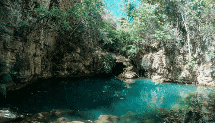 Localizada em uma área de proteção ambiental, Mambaí esconde poços, cavernas, cachoeiras e paisagens incríveis.Confira.