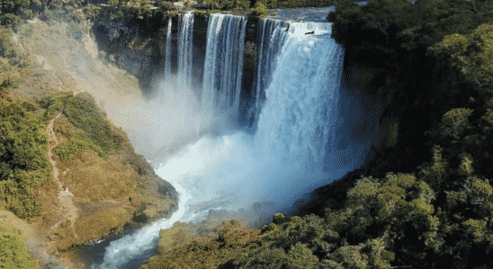 Cachoeira Salto Utiariti, com 98m de altura, é a mais linda de Campo Novo do Parecis.