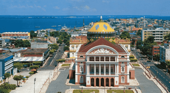 Vista do centro histórico de Manaus bem como o grande Teatro Municipal.
