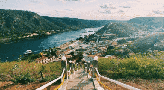 Vista incrível do Mirante Secular de Piranhas, onde dá para contemplar a região e também o Rio São Francisco.