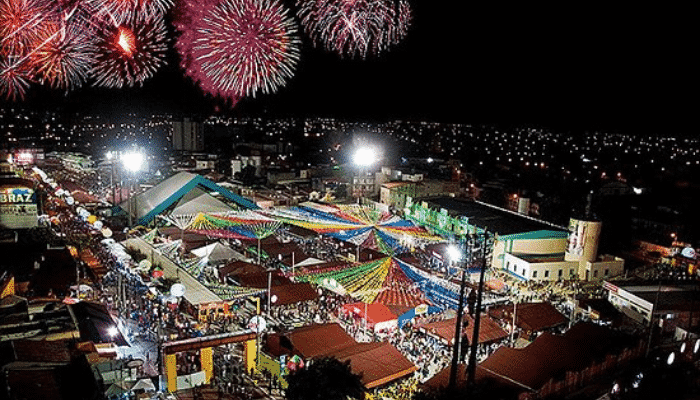 Campina Grande tem a maior festa de São João do mundo. Assim como também possui muitas atrações culturais e históricas, confira os detalhes.
