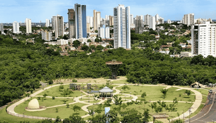 Cuiabá é encantadora, com vários tipos de passeios históricos, culturais, gastronômicos e de belos parques para curtir os dias quentes.