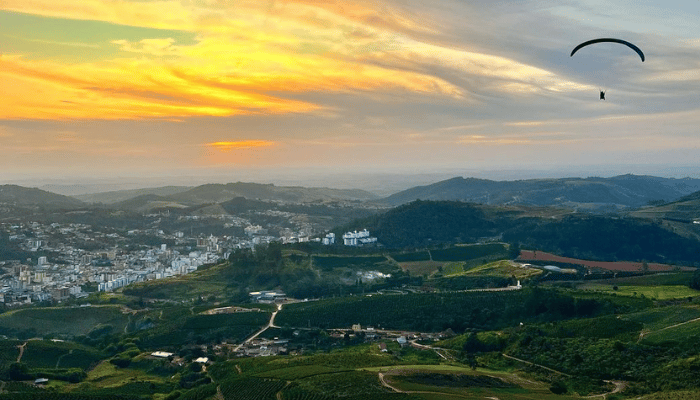 Serra Negra fica apenas 150km da capital, próximo a Serra da Mantiqueira e possui atrações belíssimas para todos os gostos, confira.