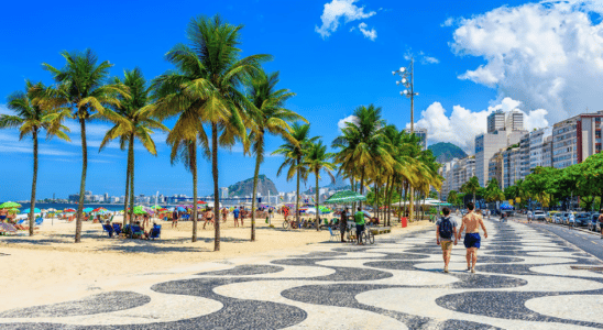 O famoso Calçadão de Copacabana.