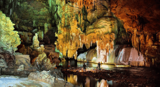 Caverna de São Vicente, uma das 260 incríveis grutas e cavernas de Terra Ronca, Goiás.