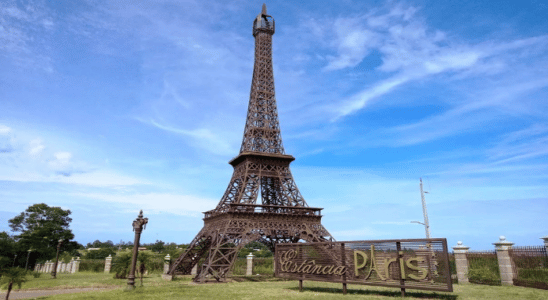 A réplica da Torre Eiffel de Umuarama possui 10% do tamanho da original.