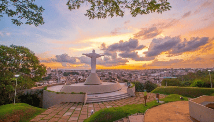 Araxá é uma pequena cidade com ótima gastronomia, atrações históricas, naturais e águas termais, confira as dicas e monte seu roteiro.