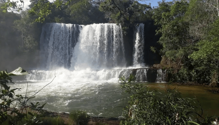 Se você gosta de visitar belas cachoeiras, relaxar nas piscinas de águas termais, pescar nos balneários, então Juscimeira é o destino ideal.