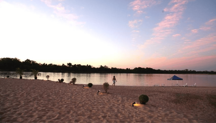 São Miguel do Araguaia é um destino para quem gosta de pescar, banhar-se em praias do Rio Araguaia ou ainda participar de cavalgada.