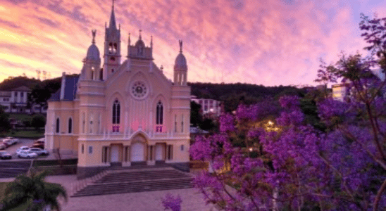 Imagem da bela Igreja Matriz de Nova Prata.