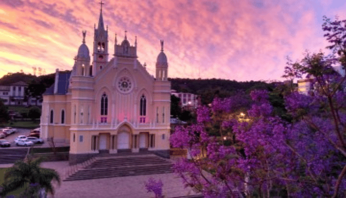 Nova Prata possui várias atrações de turismo religioso, parque de águas termais, gastronomia e turismo voltado a pedra basalto, confira.