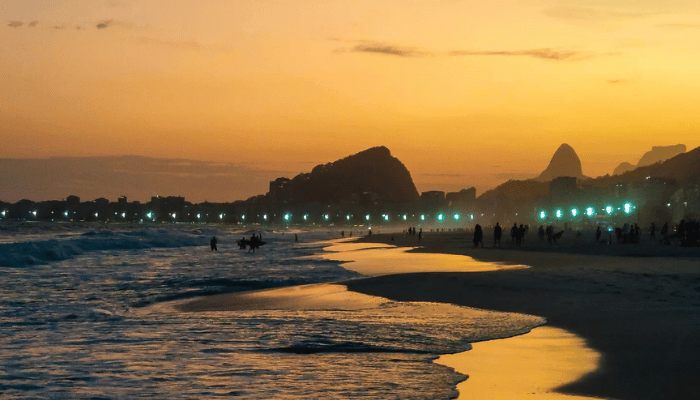 A Praia do Leme é uma das mais belas do litoral do Rio de Janeiro, confira as dicas do que fazer para aproveitar melhor o dia por lá.