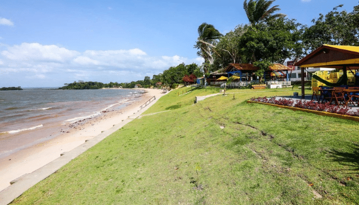 A Ilha do Mosqueiro possui lindas praias de água doce e igarapés, uma vila, bons quiosques e restaurantes, confira os detalhes.