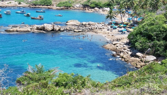 A Praia de Calhetas é um paraíso pernambucano para fugir do agitado da cidade, relaxar nas águas quentinhas e também se divertir na tirolesa.