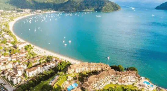 Vista da linda Praia de Tabatinga em Caraguatatuba.