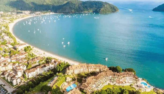 A Praia de Tabatinga é ótima para quem gosta de simplicidade como também de luxo, o mar é calmo, bom para crianças e para praticar esportes.