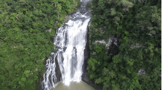 A bela Cachoeira da Usina em Campestre da Serra.