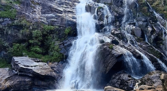 A Cachoeira do Bongue é uma das belezas que ficam na Serra dos Alves.