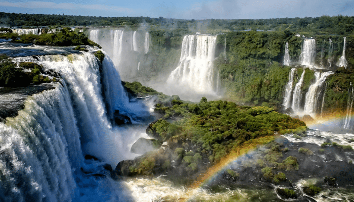 Confira as opções de lugares para viajar em abril, as dicas vão desde destinos de páscoa, praias, cachoeiras e muito mais.