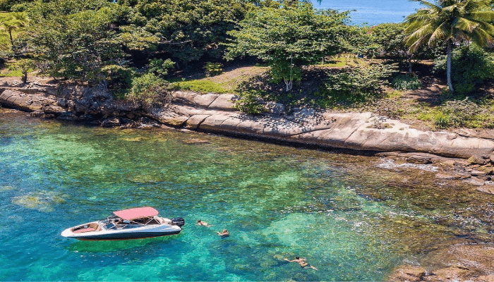 Ilha do Pelado é para quem gosta de lindas paisagens, águas cristalinas, praticar esportes aquáticos e muito mais, confira.