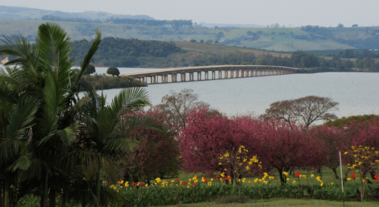 Ponte Prefeito Benedito Garcia Ribeiro em Carlópolis.