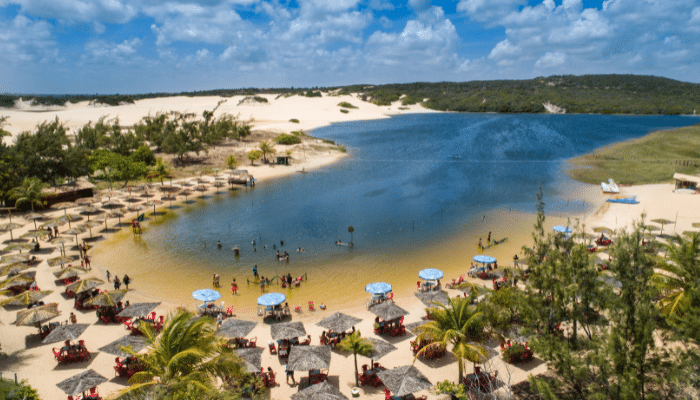A Lagoa de Pitingui é boa para tomar banho, passear pelas dunas, se divertir na tirolesa e relaxar curtindo a paisagens, confira os detalhes.