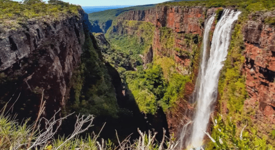 Cachoeira do Jatobá, a maior do estado e que fica em Vila Bela da Santíssima Trindade.