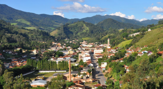 Vista da pequena cidade de Delfim Moreira.