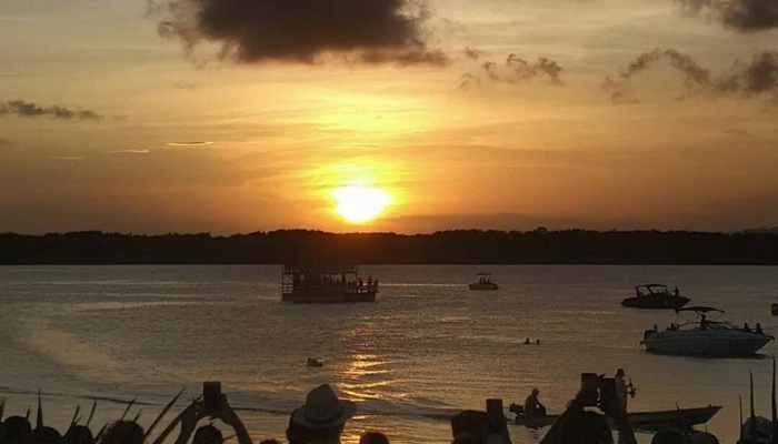Na Praia do Jacaré acontece o pôr do sol mais famoso da Paraíba, confira os detalhes, as dicas, onde comer e se hospedar.