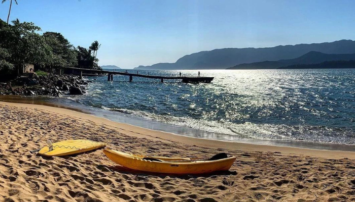 A Praia da Feiticeira é uma das mais famosas de Ilhabela, ideal para quem quer aproveitar a praia, piscina natural e cachoeiras, confira.