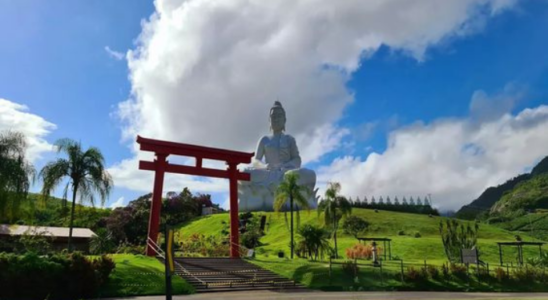 Cartão postal de Ibiraçu, Buda gigante no Mosteiro Zen Morro da Vargem.