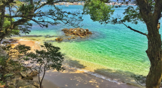 Chegando da trilha, esta é a vista da Praia do Biguá.