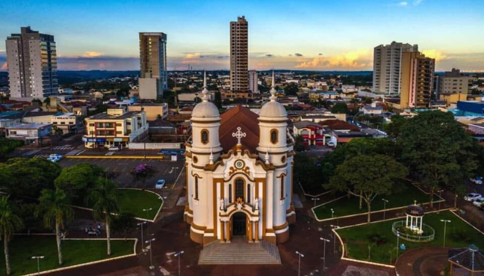 Arapongas é destaque no setor moveleiro, cidade segura e boa de morar, mas também tem lugares interessantes para passear, confira as dicas.