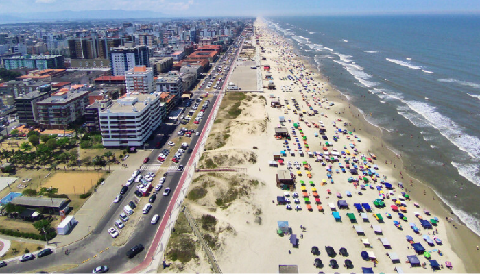 Capão da Canoa é uma cidade completa, muito procurada no verão pelos gaúchos, argentinos e uruguaios, são 17km de extensão, veja mais.