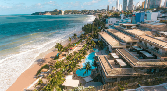 Esmeralda Praia Hotel, um hotel em Ponta Negra excelente com vista para o Morro do Careca.