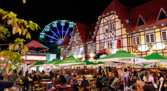 Oktoberfest em Blumenau, a maior do Brasil.